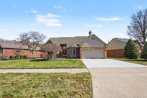 47626 Woodberry Estates Dr, Macomb, MI, 48044-3045 | Card Image