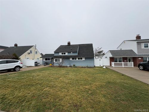 70 Abbey Ln, Levittown, NY, 11756-4009 | Card Image