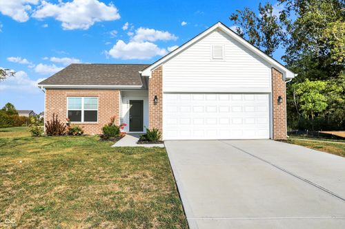1537 N Clearwater Dr, Greenfield, IN, 46140-4032 | Card Image