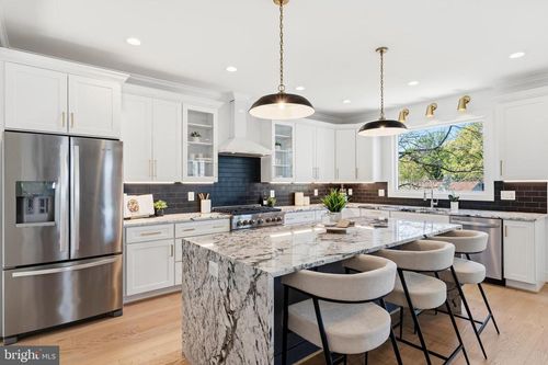 6806 Farragut Ave, FALLS CHURCH, VA, 22042-1939 | Card Image