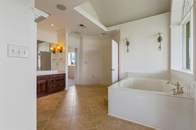 Primary Bedroom Bath | Image 42