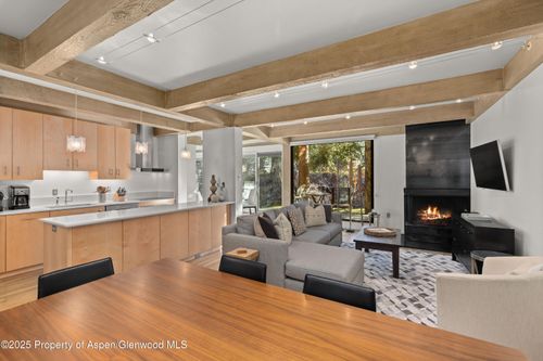 24-1034 E Cooper Ave, Aspen, CO, 81611-2108 | Card Image