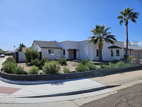 719 W Morrow Dr, Phoenix, AZ, 85027-5526 | Card Image