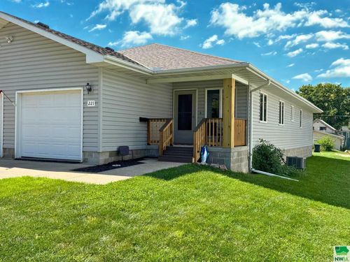 221 3rd Ave Se, Le Mars, IA, 51031-2123 | Card Image