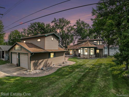 634 Dorbert Dr, Munith, MI, 49259-9717 | Card Image