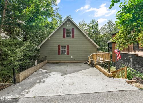 333 Woodridge Way, Pigeon Forge, TN, 37863-4282 | Card Image