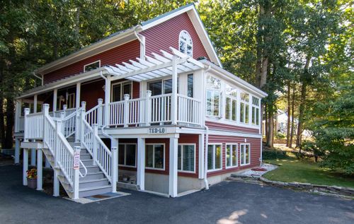 16 Governors Dr, Raymond, NH, 03077-1327 | Card Image