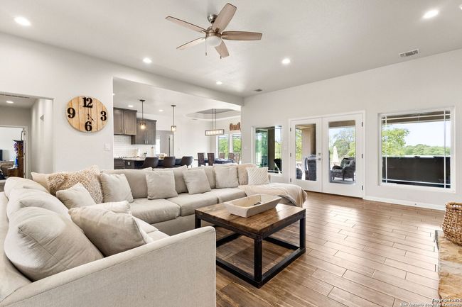 494 Flash Cir, Home with 4 bedrooms, 4 bathrooms and null parking in Luling TX | Image 7