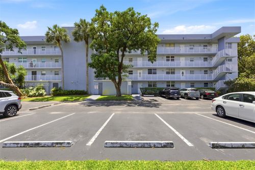 2e-111 Royal Park Dr, Oakland Park, FL, 33309-5841 | Card Image
