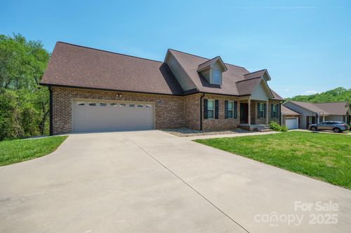 1592 Farmington Hills Dr, Conover, NC, 28613-9040 | Card Image