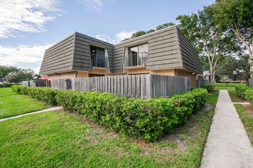 3228 32nd Way, West Palm Beach, FL, 33407-6747 | Card Image