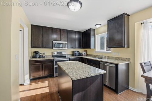 9005 Birch Pointe Dr, Newport, MI, 48166-9287 | Card Image