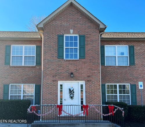 1637 Maple View Way, Knoxville, TN, 37918-1698 | Card Image