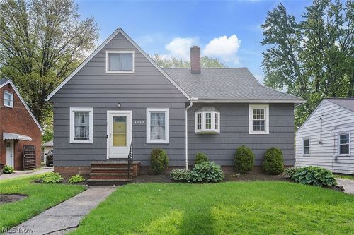 4289 W 229th St, Fairview Park, OH, 44126-1834 | Card Image