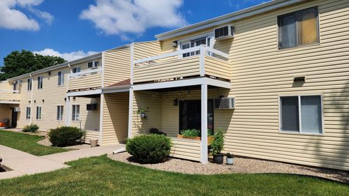 f108-2312 Valleyhigh Dr Nw, Rochester, MN, 55901-7403 | Card Image