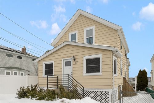 47 Cedar Ave, Portsmouth, RI, 02871-4501 | Card Image