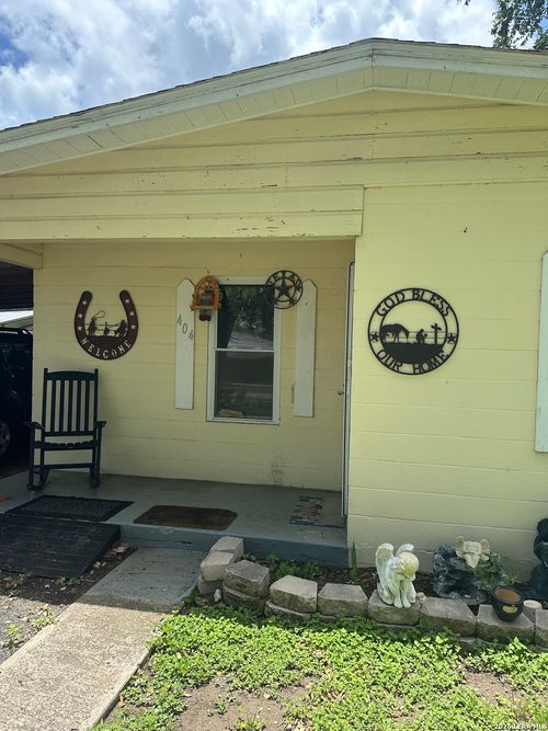 404 W Polk Ave, Sabinal, TX, 78881 | Card Image