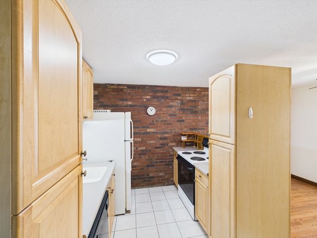 APT-2 - 6 Meadowbrook Ln, Condo with 2 bedrooms, 1 bathrooms and 2 parking in South Easton MA | Image 5
