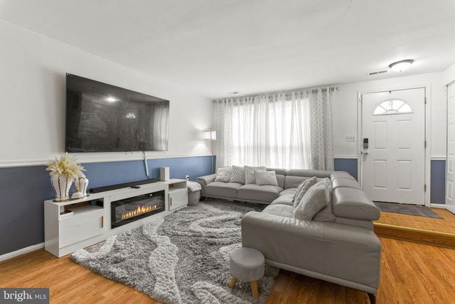10464 Paradise Ct, Townhouse with 3 bedrooms, 2 bathrooms and null parking in MANASSAS VA | Image 7