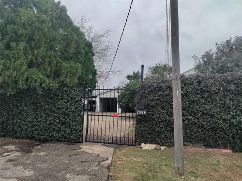 2816 Black St, Houston, TX, 77023-5902 | Card Image