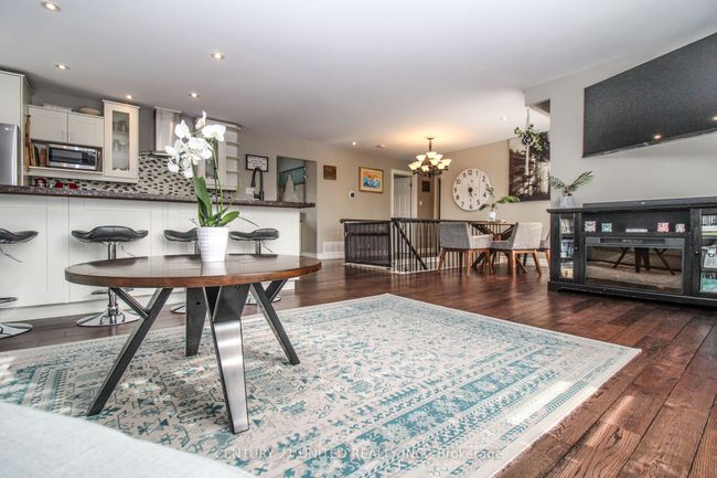 2046 Meadowview Rd, House other with 4 bedrooms, 3 bathrooms and 4 parking in Peterborough ON | Image 11
