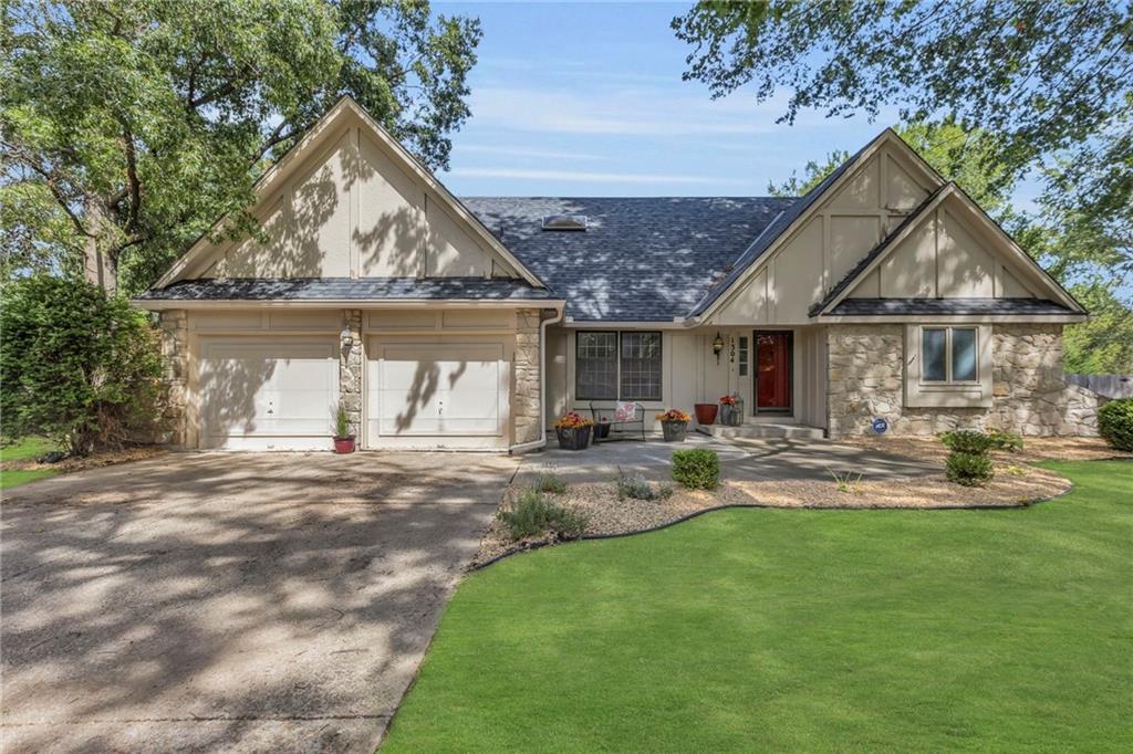 Deer Run Trl, Blue Springs, MO 64015