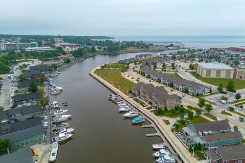 apt-2-650 S Pier Dr, SHEBOYGAN, WI, 53081-4995 | Card Image