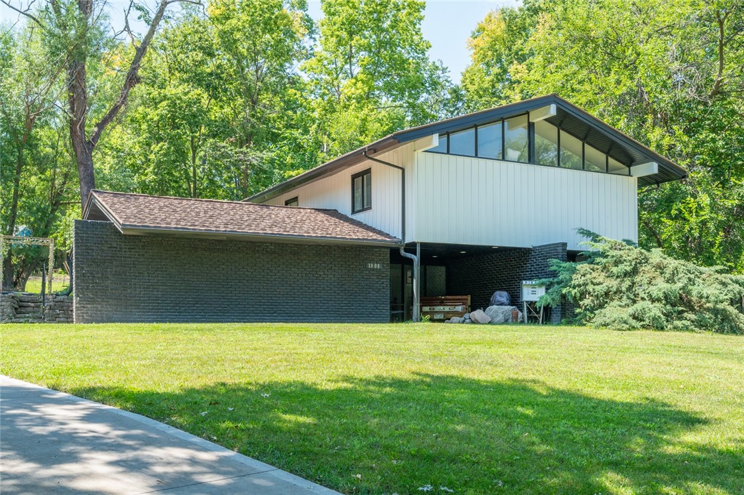 80th St, Windsor Heights, IA 50324