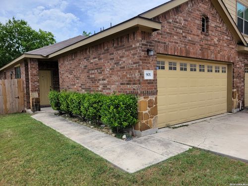 901 Brown Rock Dr, New Braunfels, TX, 78130-2753 | Card Image