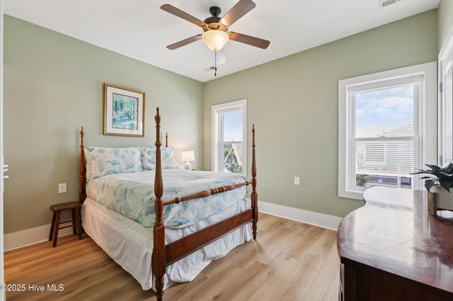 2nd fl - guest with ensuite | Image 15