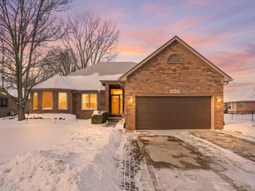 54537 Pine St, New Baltimore, MI, 48047-5571 | Card Image