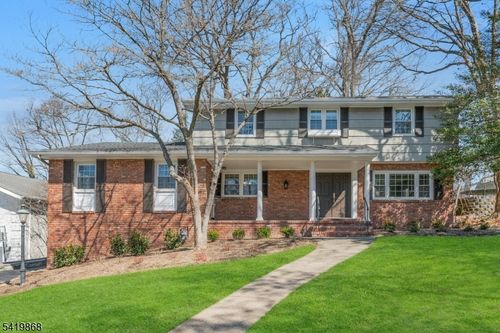 366 Valley View Ave, Paramus, NJ, 07652-3418 | Card Image