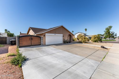 8043 W Corrine Dr, Peoria, AZ, 85381-9035 | Card Image