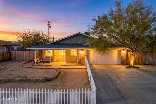 8811 Satinwood Ave, California City, CA, 93505-3913 | Card Image