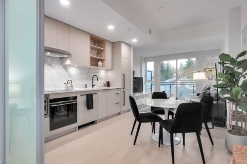 41-422 E 3rd St, North Vancouver, BC, V7L1E5 | Card Image