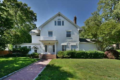 9 Nassau Dr, Great Neck, NY, 11021-1247 | Card Image