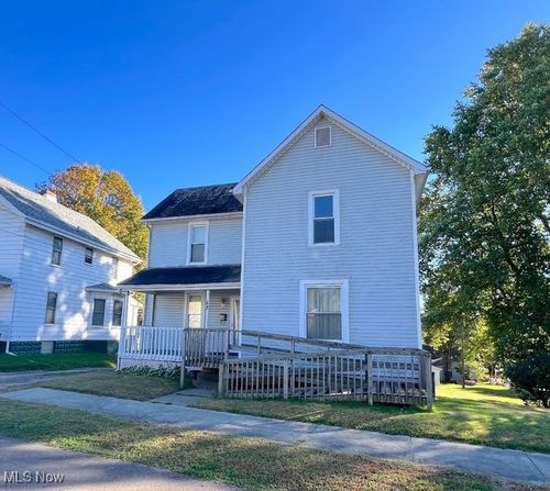 944 Grant Ave Nw, New Philadelphia, OH, 44663-1517 | Card Image