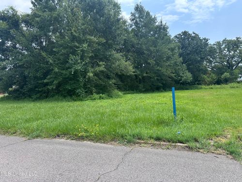 1310 Cherokee St, Pascagoula, MS, 39581-2404 | Card Image