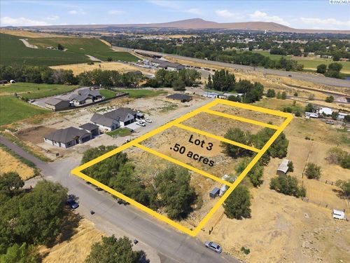 6834 E 2nd St, Benton City, WA, 99320-5805 | Card Image
