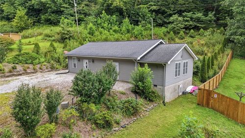 276 Wes Jones Road, Newland, NC, 28657 | Card Image