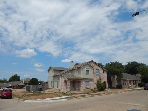 1027 Tennessee Trl, Arlington, TX, 76017-6304 | Card Image
