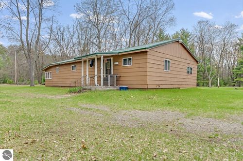 7734 Partlo Rd, Whittemore, MI, 48770-9205 | Card Image