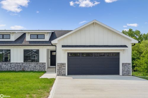 836 W Merle Hibbs Blvd, Marshalltown, IA, 50158-4698 | Card Image