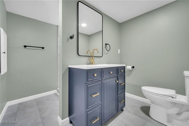 lower level full bath | Image 4