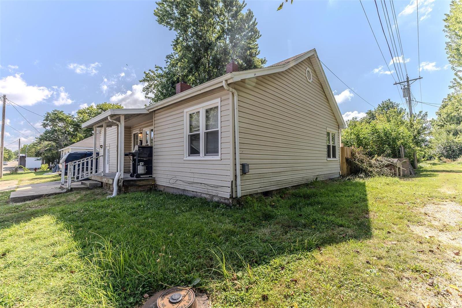 4th St, Lebanon, MO 65536