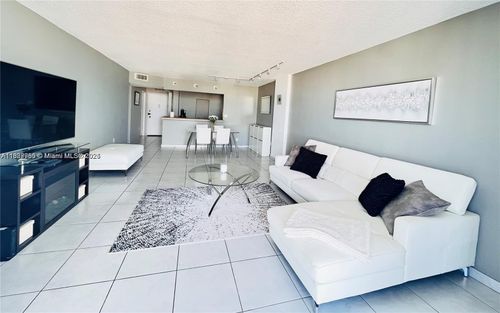 2015-2780 Ne 183rd St, Aventura, FL, 33160-2115 | Card Image