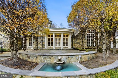 9324 Georgetown Pike, GREAT FALLS, VA, 22066-2725 | Card Image