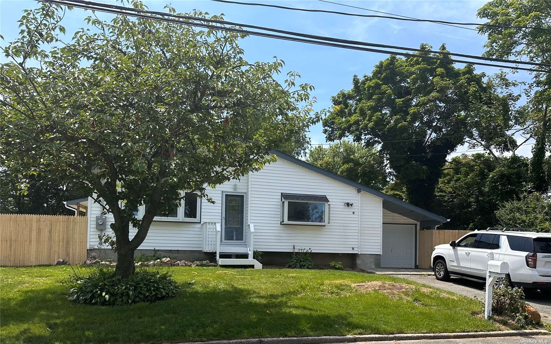 Deepdale Dr, Brentwood, NY 11717