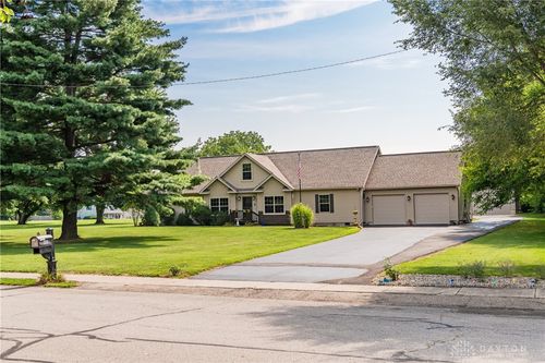 945 Ormsby Dr, Xenia, OH, 45385-5539 | Card Image