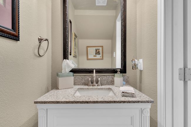 1/2 bath on first floor | Image 29